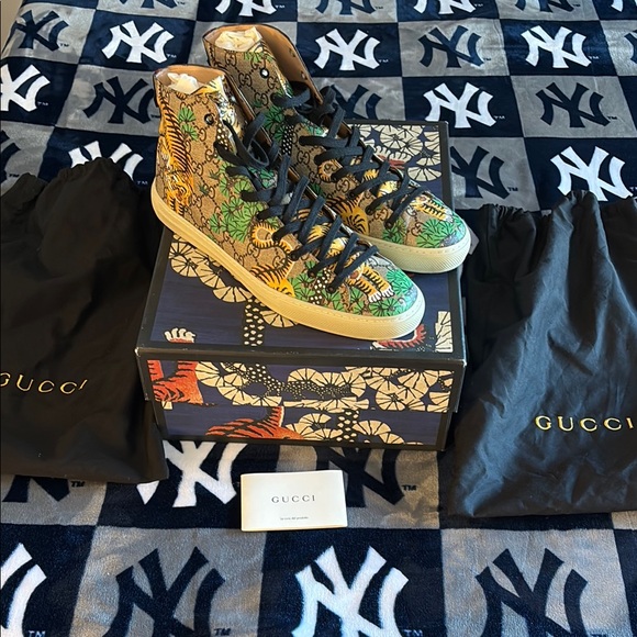 Gucci High-Top Sneakers with Floral Design - Picture 1 of 7